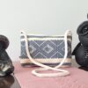 Artesanía Distintiva: Bolso Gris de Doble Cierre Hecho a Mano en Telar de Cintura