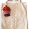 Tradición y Modernidad: Bolso Blanco Hecho a Mano con Pompones Encantadores - Imagen 2
