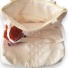 Tradición y Modernidad: Bolso Blanco Hecho a Mano con Pompones Encantadores - Imagen 3