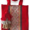 Rojo Vibrante: Bolso Rojo Hecho a Mano con Pompones Decorativos - Imagen 2