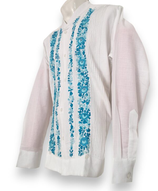 Guayabera Blanca de Lino Manga Larga Bordada a Mano: Exquisita Artesanía - Imagen 2