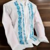 Guayabera Blanca de Lino Manga Larga Bordada a Mano: Exquisita Artesanía