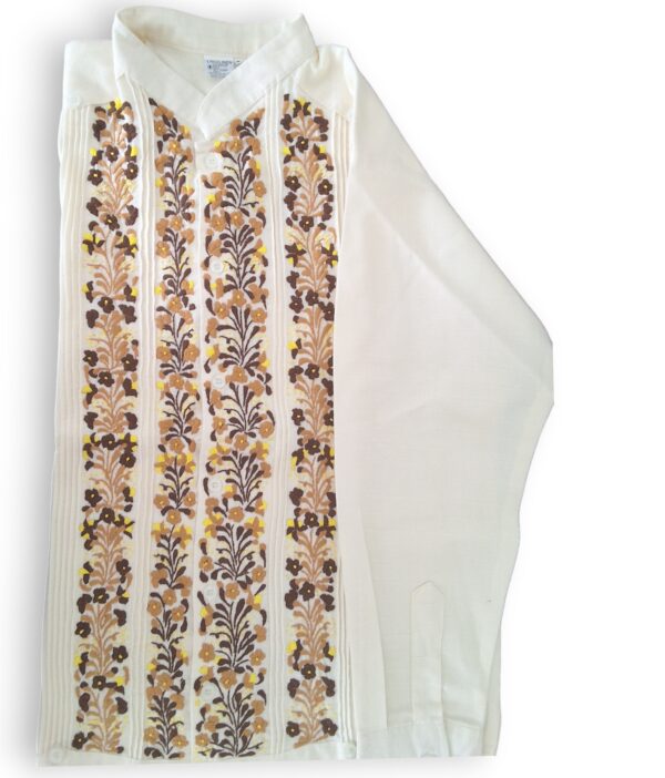 Guayabera Beige de Lino Manga Larga Bordada a Mano: Bordados que Inspiran - Imagen 7