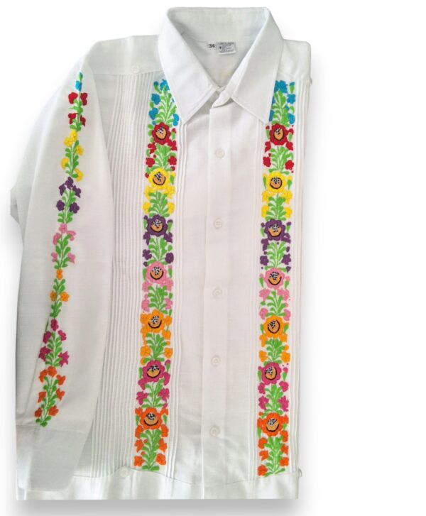 Guayabera Blanca de Lino Manga Larga Bordada a Mano: Riqueza de Color - Imagen 6