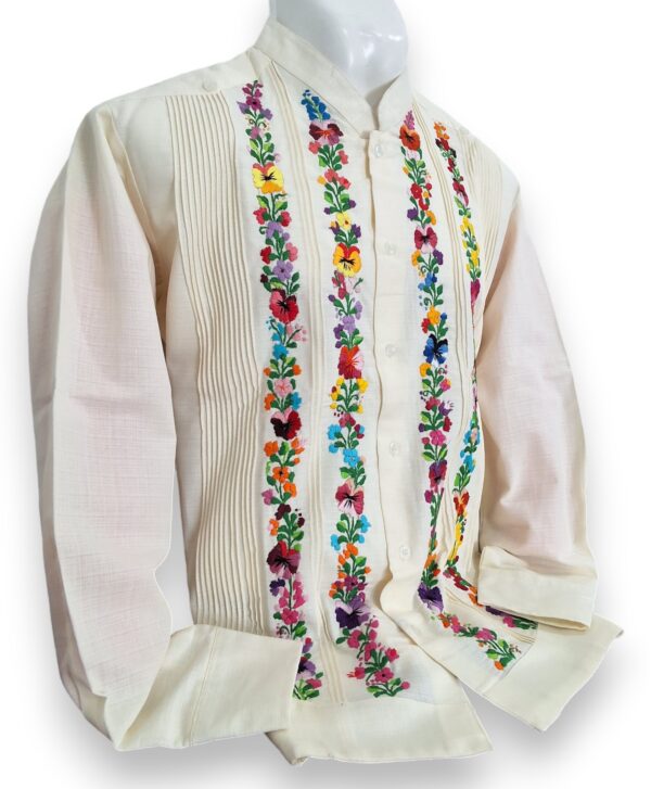 Guayabera Beige de Lino Manga Larga Bordada a mano: Maestría Artesanal - Imagen 4