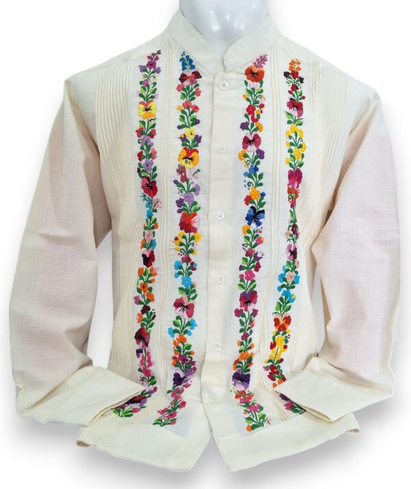 Guayabera Beige de Lino Manga Larga Bordada a mano: Maestría Artesanal - Imagen 3
