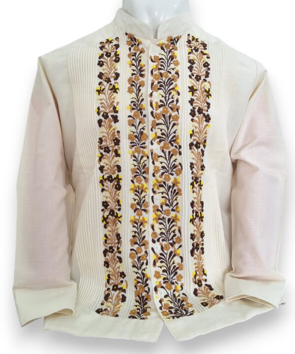 Guayabera Beige de Lino Manga Larga Bordada a Mano: Bordados que Inspiran - Imagen 3