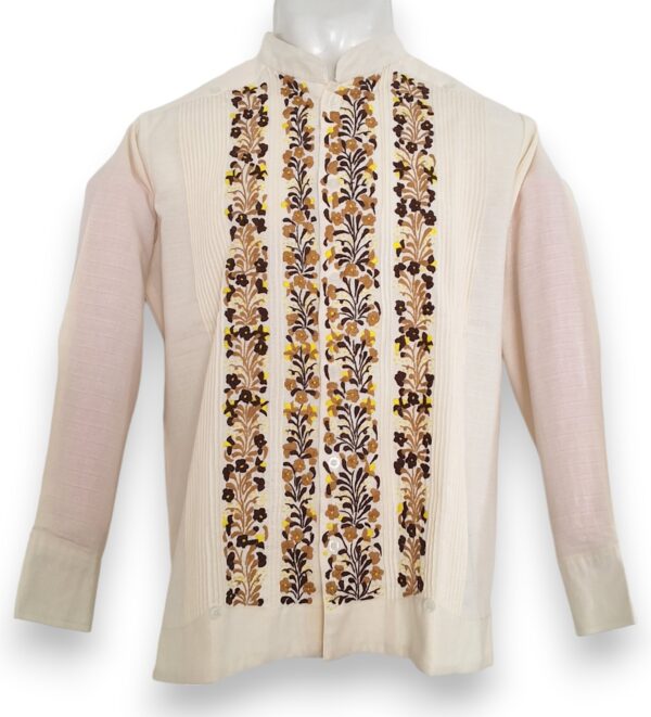 Guayabera Beige de Lino Manga Larga Bordada a Mano: Bordados que Inspiran - Imagen 5