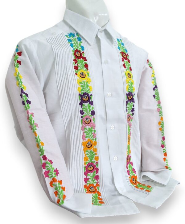 Guayabera Blanca de Lino Manga Larga Bordada a Mano: Riqueza de Color - Imagen 2
