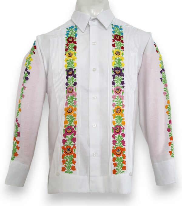Guayabera Blanca de Lino Manga Larga Bordada a Mano: Riqueza de Color - Imagen 3