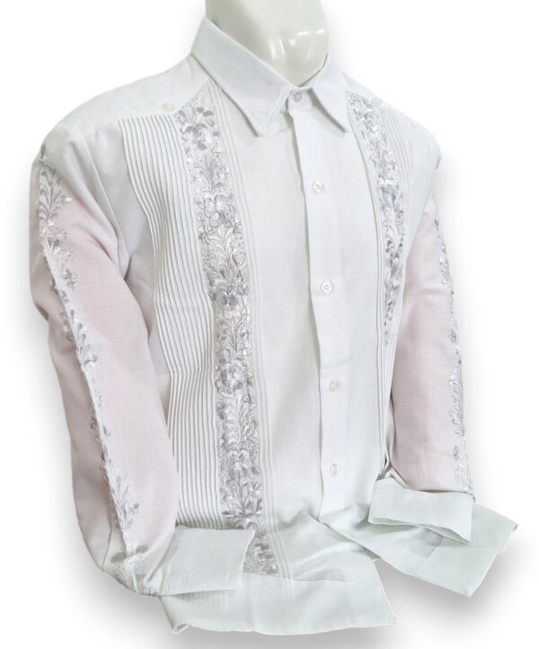 Guayabera Blanca de Lino Manga Larga Bordada a Mano: Arte y Tradición - Imagen 4