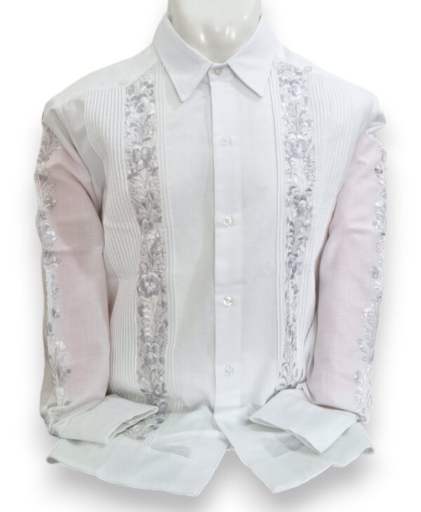 Guayabera Blanca de Lino Manga Larga Bordada a Mano: Arte y Tradición - Imagen 3
