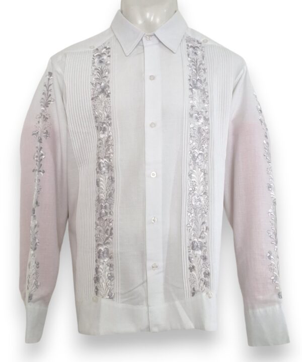 Guayabera Blanca de Lino Manga Larga Bordada a Mano: Arte y Tradición - Imagen 5