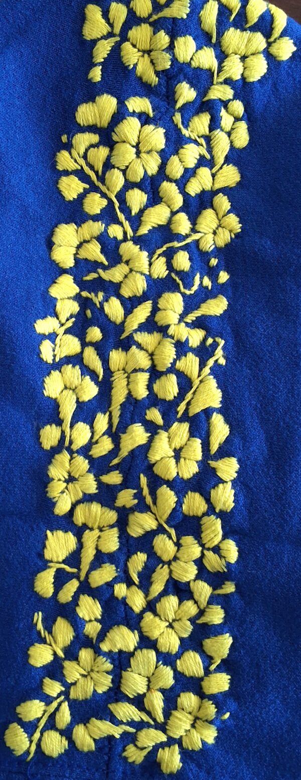 Sudadera con Gorro Azul Rey Cerrada Bordada a Mano: Arte y Confort - Imagen 8