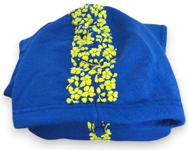 Sudadera con Gorro Azul Rey Cerrada Bordada a Mano: Arte y Confort - Imagen 7