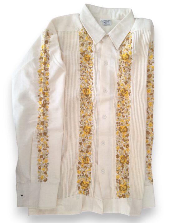 Guayabera Beige de Lino Manga Larga Bordada a Mano: Bordados Exquisitos - Imagen 7