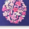 Elegancia Infantil: Playera Morada para Niño de Manga Corta Bordada a Mano - Imagen 5
