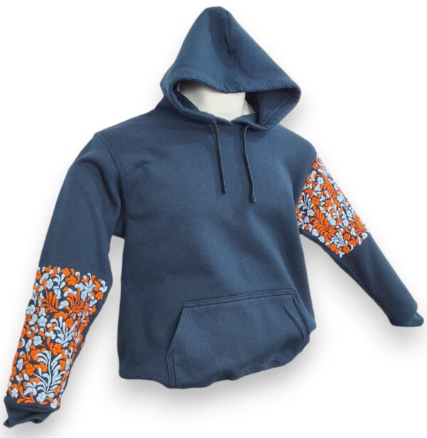 Sudadera con Gorro Azul Marino Cerrada para Niño Bordada a Mano: Confort y Distinción Únicos - Imagen 5