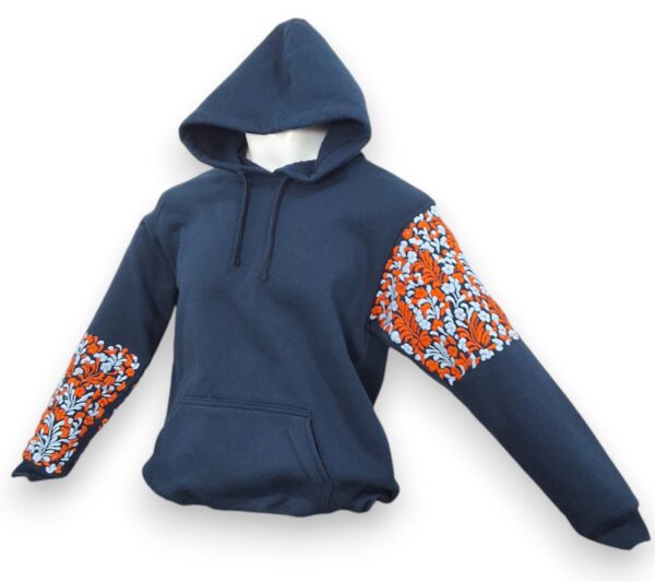 Sudadera con Gorro Azul Marino Cerrada para Niño Bordada a Mano: Confort y Distinción Únicos - Imagen 3