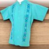 Guayabera Turquesa de Lino Manga Corta con Tejido de Telar y Grecas: Sutil Encanto