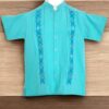 Guayabera Turquesa de Lino Manga Corta con Tejido de Telar y Grecas: Sutil Encanto - Imagen 2