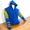 Confort y Arte: Sudadera con Gorro Azul Rey para Niño de Cierre Bordada a Mano
