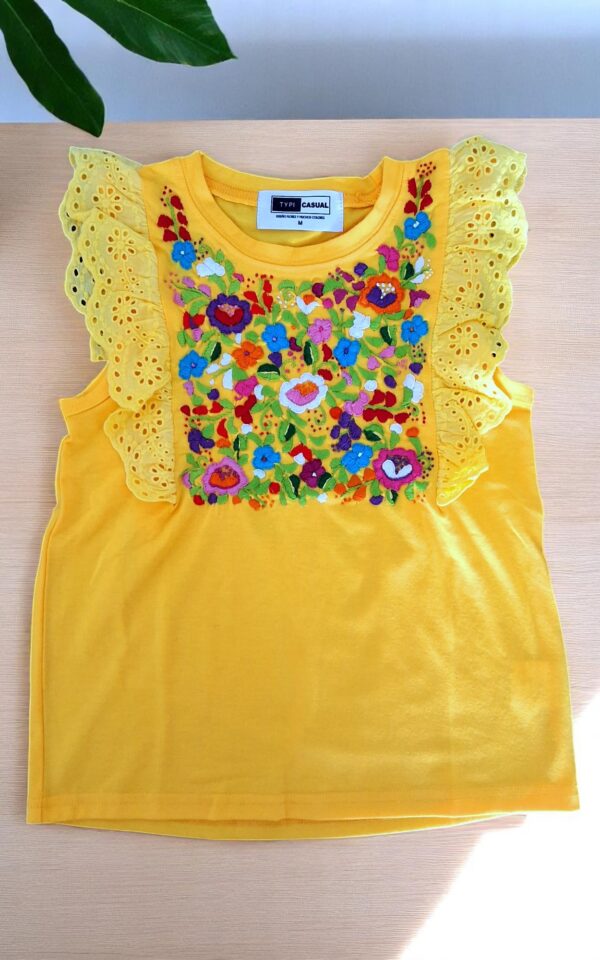 Dulce Alegría: Blusa Amarilla con Olán para Niña Bordada a Mano