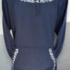 Sudadera con Gorro Azul Marino Cerrada Bordada a Mano: Detalles que Deslumbran - Imagen 3