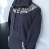 Sudadera con Gorro Azul Marino Cerrada Bordada a Mano: Detalles que Deslumbran - Imagen 5