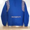 Sudadera con Gorro Azul Rey Cerrada Bordada a Mano: EL Bordado Perfecto - Imagen 3