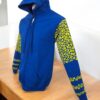 Confort y Arte: Sudadera con Gorro Azul Rey para Niño de Cierre Bordada a Mano - Imagen 4