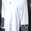 Pureza y Estilo: Playera Blanca de Manga Larga para Caballero Bordada a Mano - Imagen 3