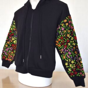 Sudadera con Gorro Negra de Cierre Bordada a Mano - Elegancia en Cada Detalle