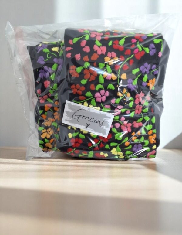 Sudadera con Gorro Negra de Cierre Bordada a Mano - Elegancia en Cada Detalle - Imagen 13