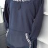 Sudadera con Gorro Azul Marino Cerrada Bordada a Mano: Detalles que Deslumbran - Imagen 2