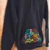 Estilo Encantado: Sudadera negra con Gorro para Niña Bordada a Mano