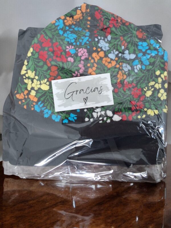 Estilo Encantado: Sudadera negra con Gorro para Niña Bordada a Mano - Imagen 16