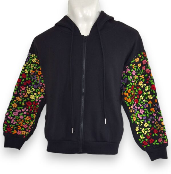 Sudadera con Gorro Negra de Cierre Bordada a Mano - Elegancia en Cada Detalle - Imagen 3