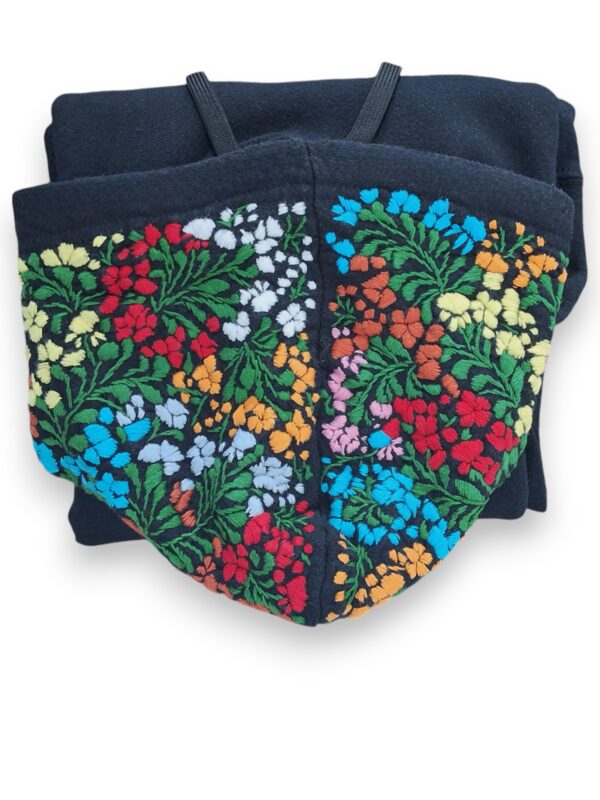 Estilo Encantado: Sudadera negra con Gorro para Niña Bordada a Mano - Imagen 11