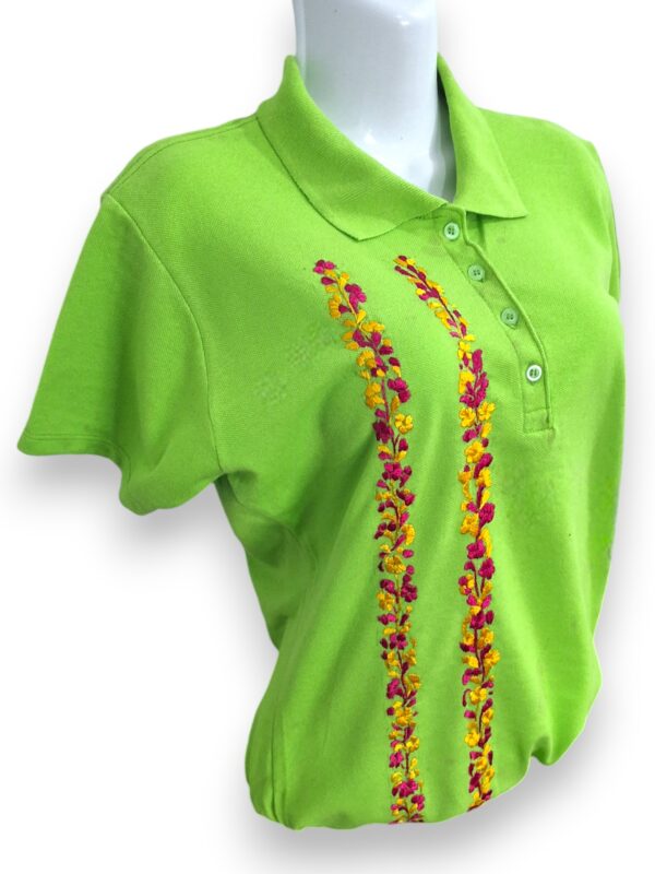 Verde Refrescante: Playera Tipo Polo de Manga Corta para Dama Bordada a Mano