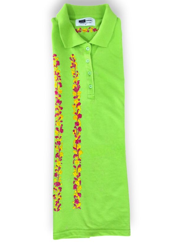 Verde Refrescante: Playera Tipo Polo de Manga Corta para Dama Bordada a Mano - Imagen 7