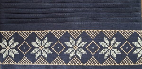 Guayabera Azul Marino de Lino Manga Corta con Tejido de Telar y Grecas: Refinamiento y Tradición - Imagen 8