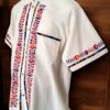 Guayabera de Manta Manga Corta Bordada a mano: Pureza y Elegancia