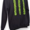 Estilo y Elegancia: Sudadera Negra con Gorro Cerrada Bordada a Mano - Imagen 2