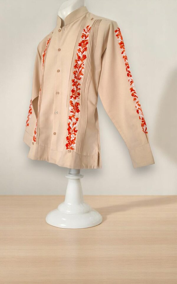 Raíces Oaxaqueñas: Hermosa Guayabera de Lino Beige Bordada a Mano - Imagen 2