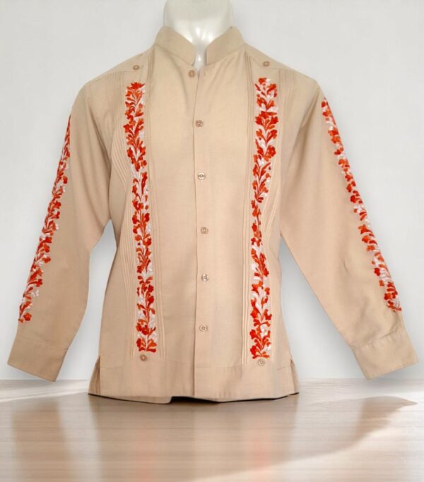 Raíces Oaxaqueñas: Hermosa Guayabera de Lino Beige Bordada a Mano