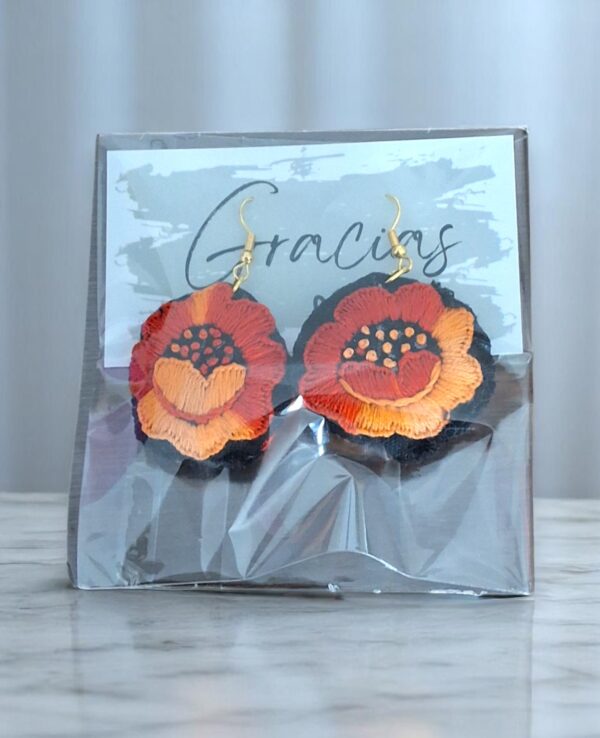 Suspiros de Seda y Algodón: Hermosos Aretes de Flores Bordados a Mano - Imagen 22