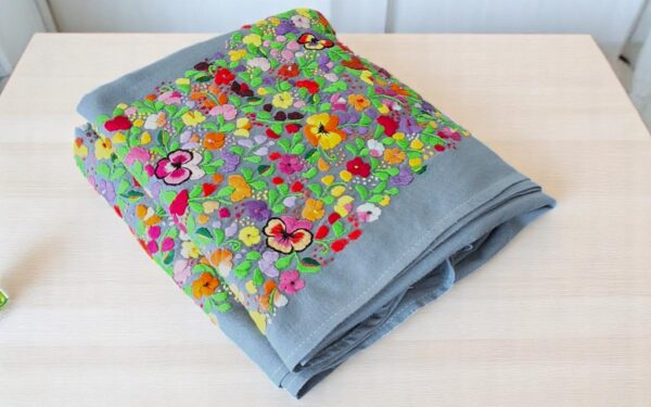 Ecos de Tradición: Pantalón Envolvente Color Gris Oxford Bordado a Mano - Imagen 17