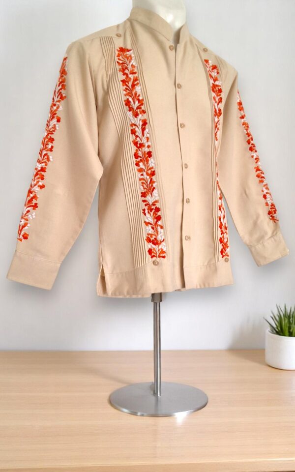 Raíces Oaxaqueñas: Hermosa Guayabera de Lino Beige Bordada a Mano - Imagen 3