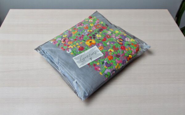 Ecos de Tradición: Pantalón Envolvente Color Gris Oxford Bordado a Mano - Imagen 18